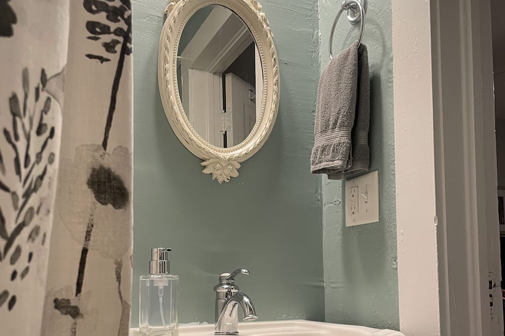 Photo of Bathroom in Oakley