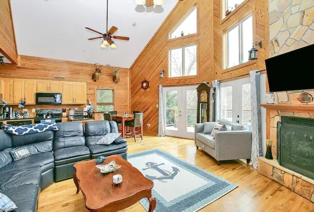 Photo of Livingroom in Huntersville