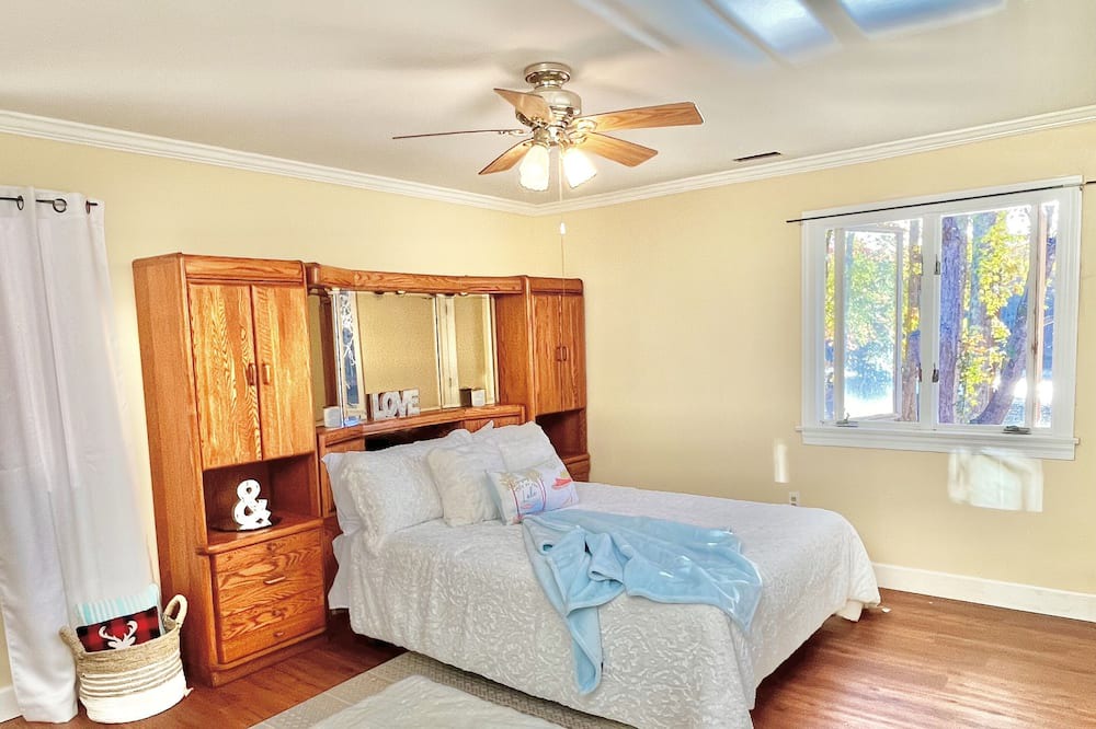 Photo of Bedroom in Wake Forest