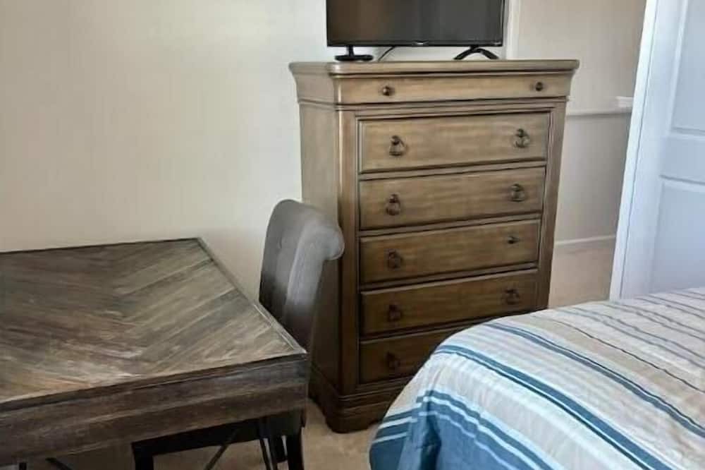 Photo of Bedroom in Troutman