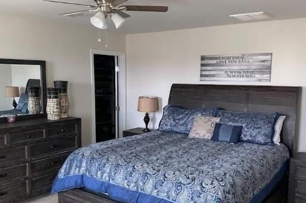 Photo of Bedroom in Troutman