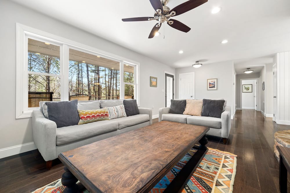 Photo of Livingroom in Fairview