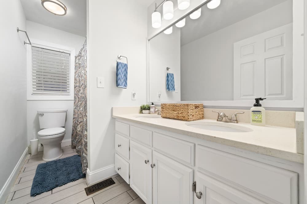 Photo of Bathroom in Fairview