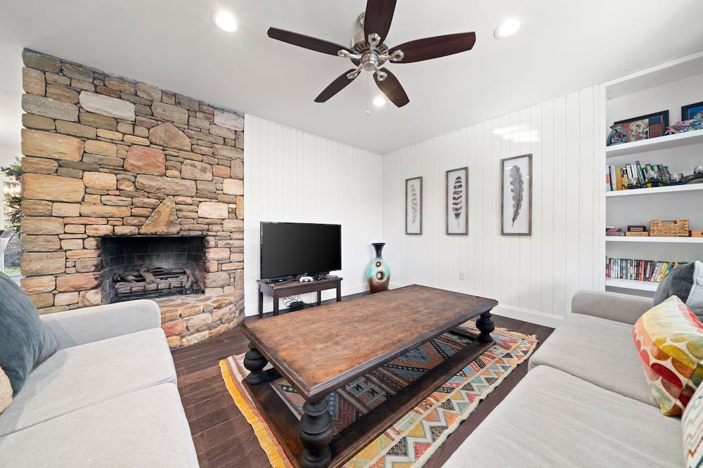 Photo of Livingroom in Fairview