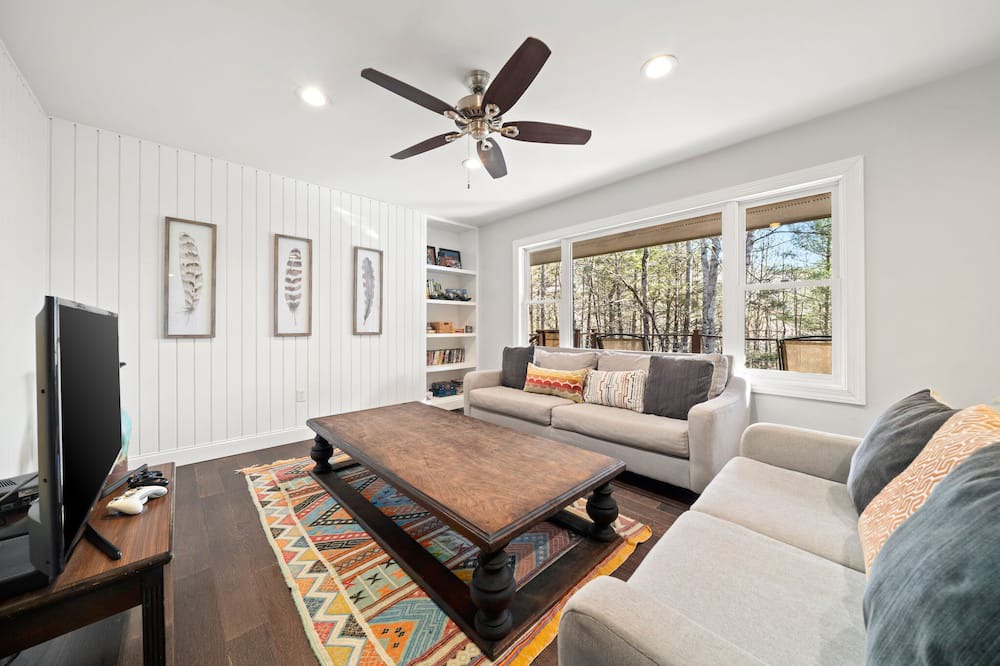 Photo of Livingroom in Fairview