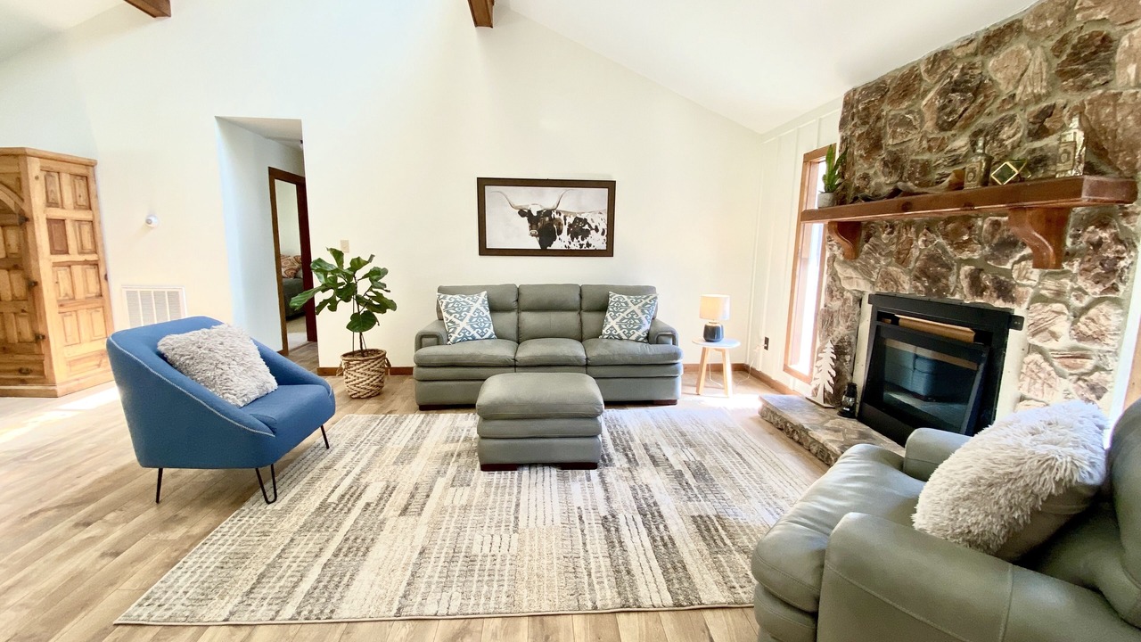 Photo of Livingroom in Northwest Raleigh