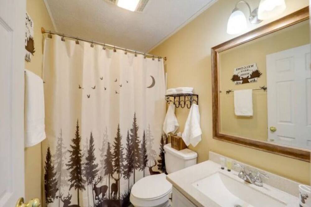 Photo of Bathroom in Beech Mountain