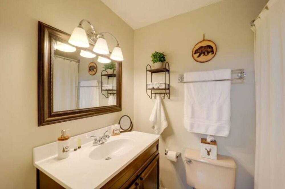 Photo of Bathroom in Beech Mountain