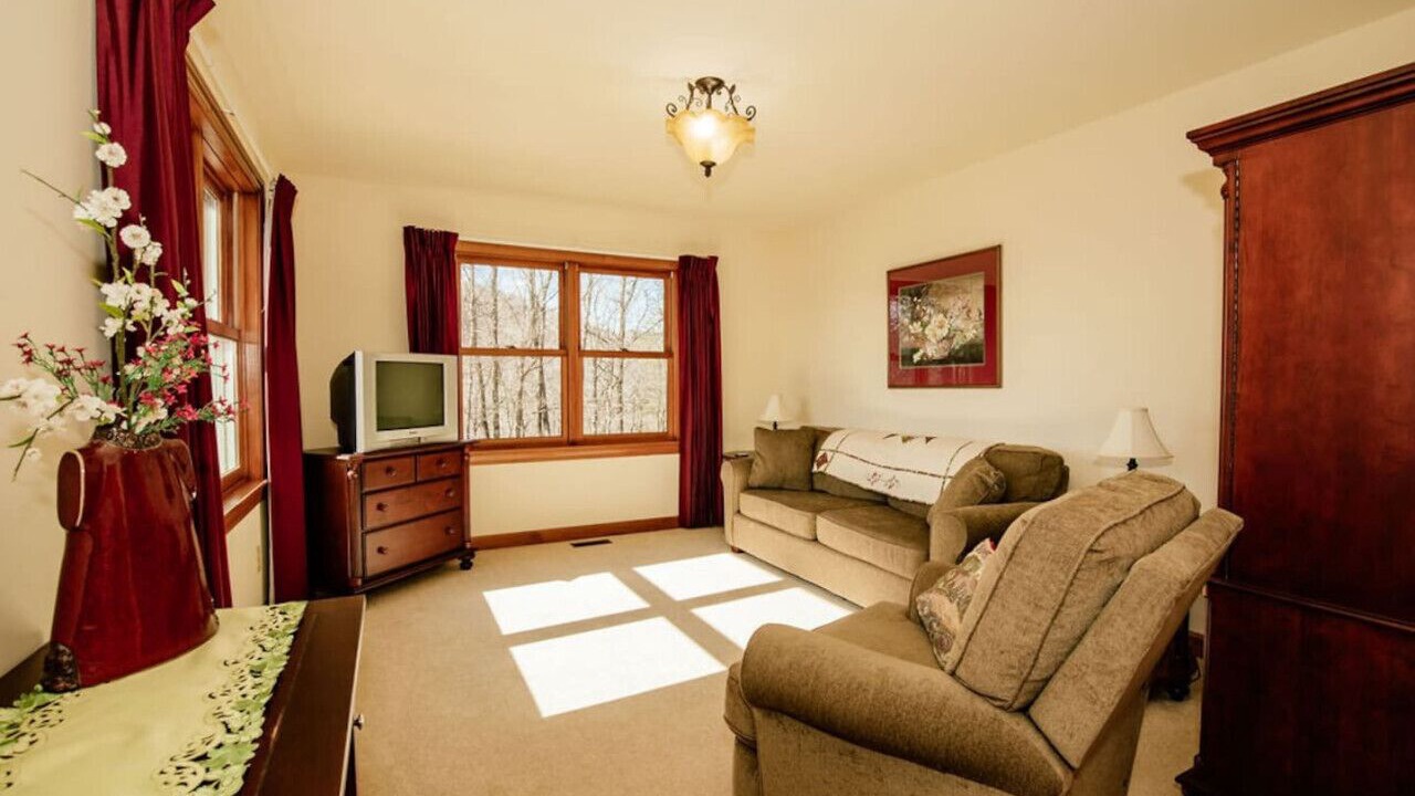 Photo of Livingroom in Black Mountain