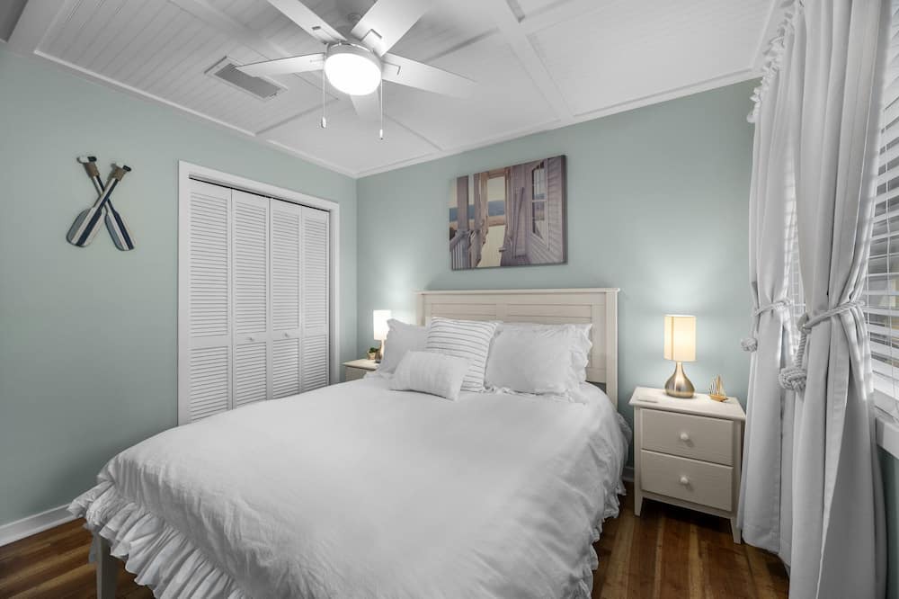 Photo of Bedroom in Fairfield Harbour