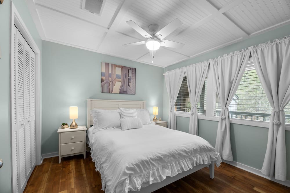Photo of Bedroom in Fairfield Harbour