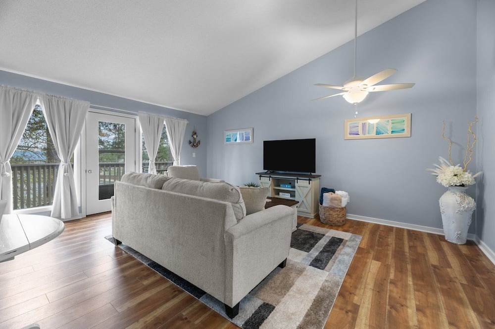 Photo of Livingroom in Fairfield Harbour