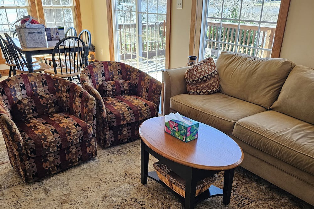 Photo of Livingroom in Cedar Grove