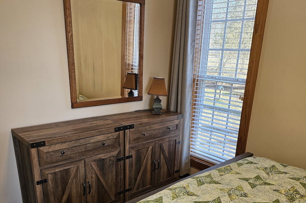 Photo of Bedroom in Cedar Grove