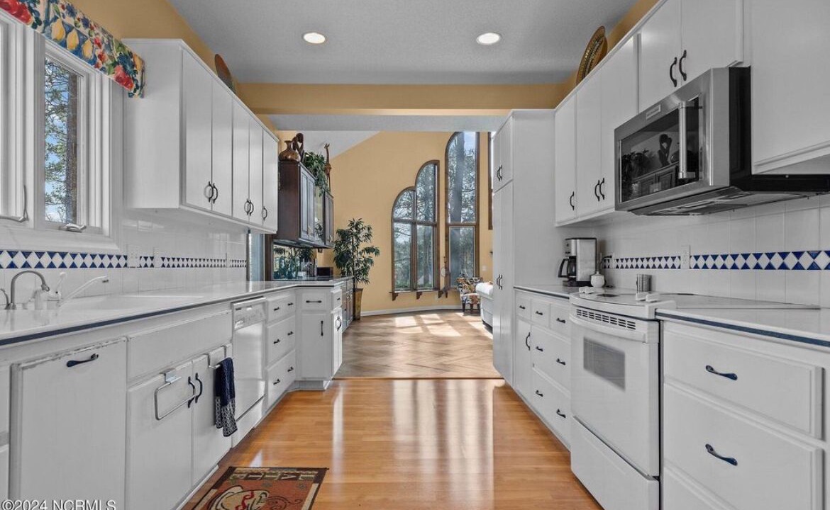 Photo of Kitchen in Seven Lakes