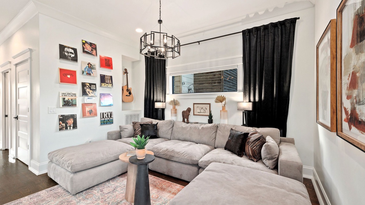 Photo of Livingroom in Chestnut Hill