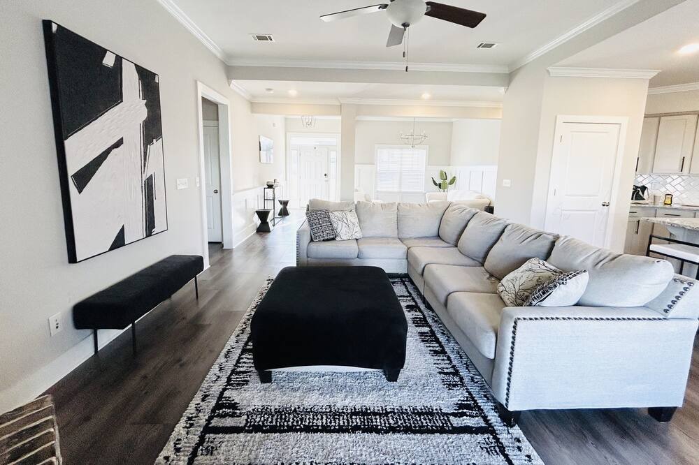 Photo of Livingroom in Langley