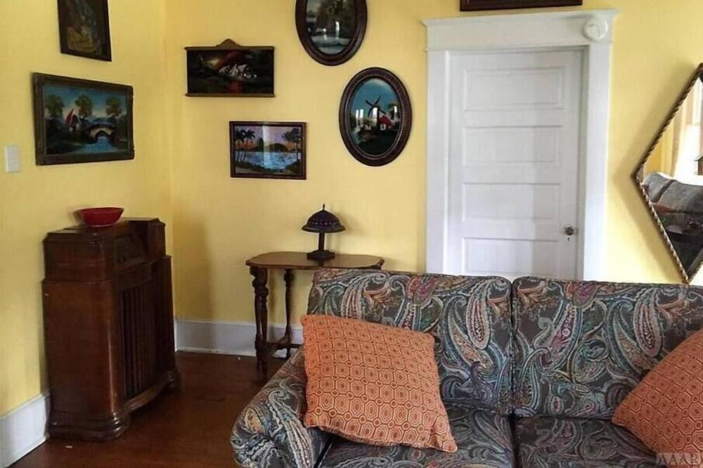 Photo of Livingroom in Durants Neck