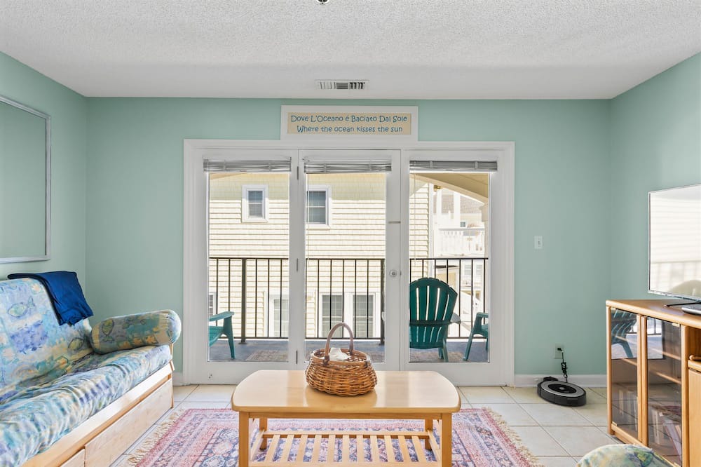 Photo of Livingroom in McCutcheon Field