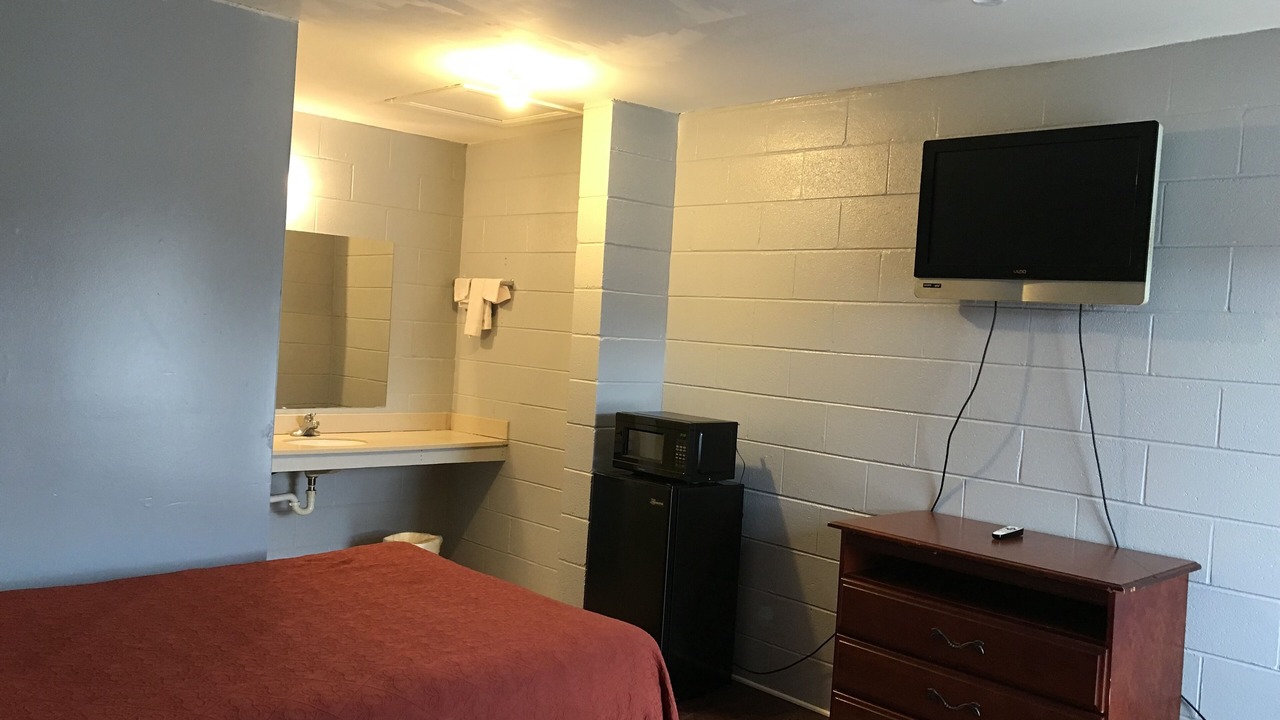 Photo of Bedroom in Crestline Heights