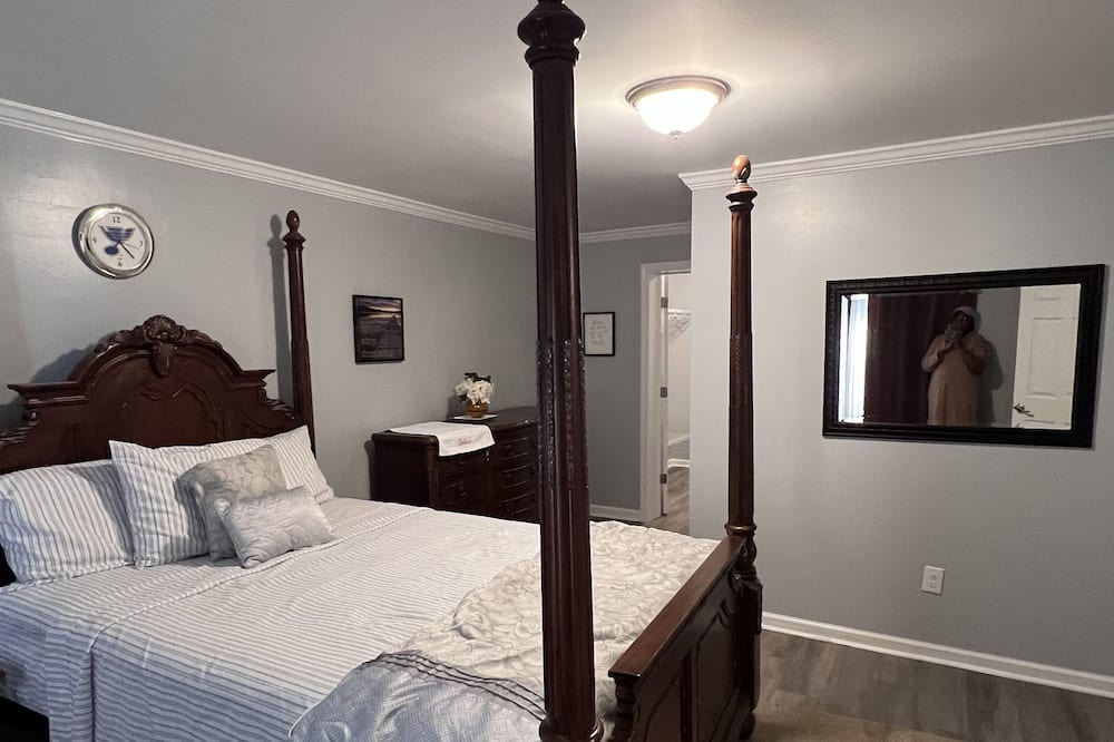 Photo of Bedroom in Monroe