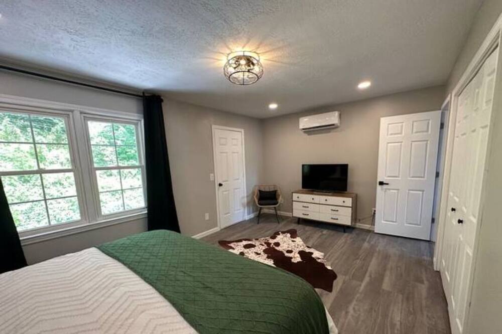 Photo of Bedroom in Sylva