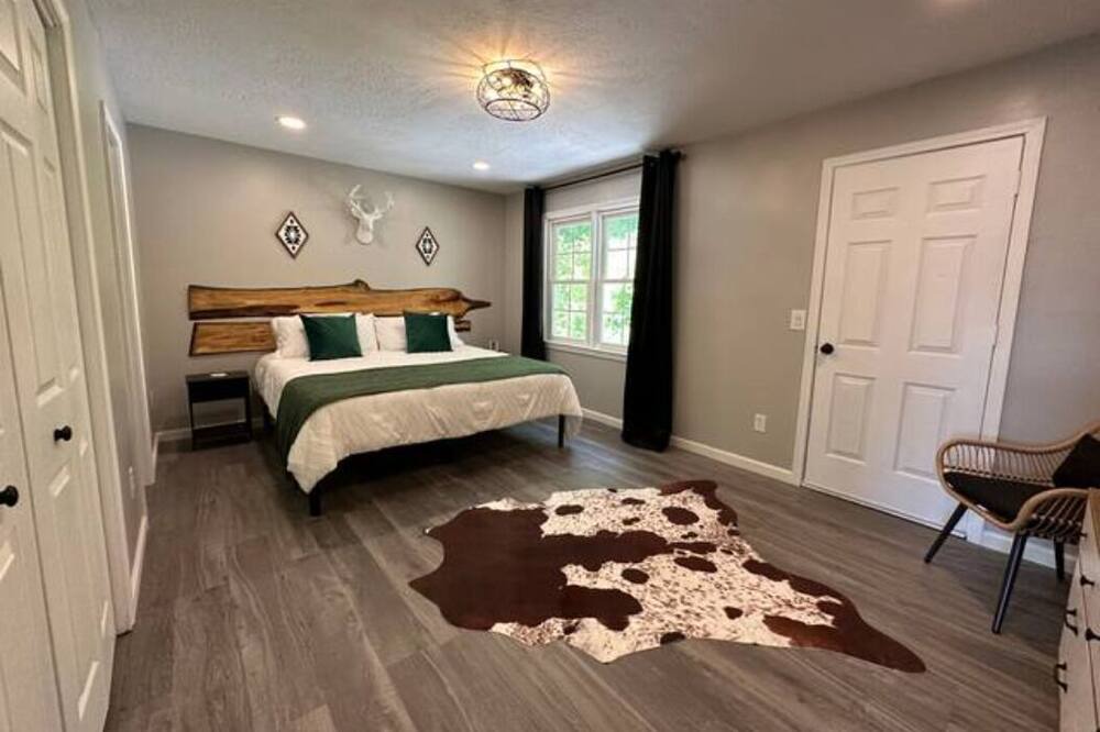 Photo of Bedroom in Sylva