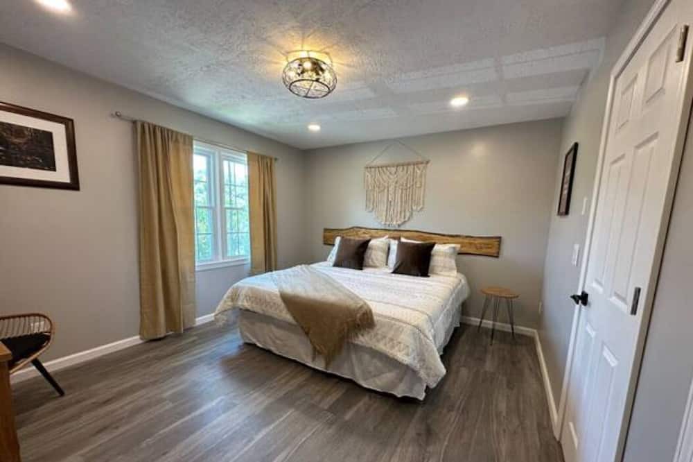 Photo of Bedroom in Sylva