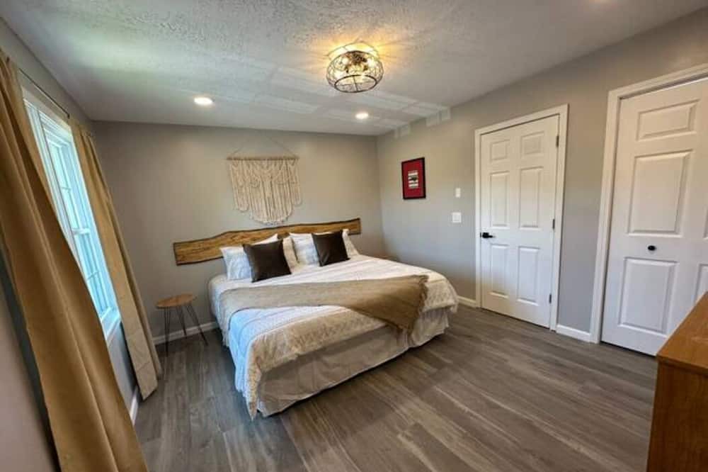 Photo of Bedroom in Sylva