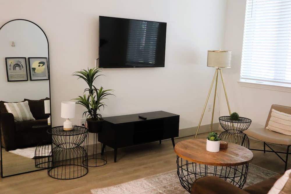 Photo of Livingroom in Third Ward