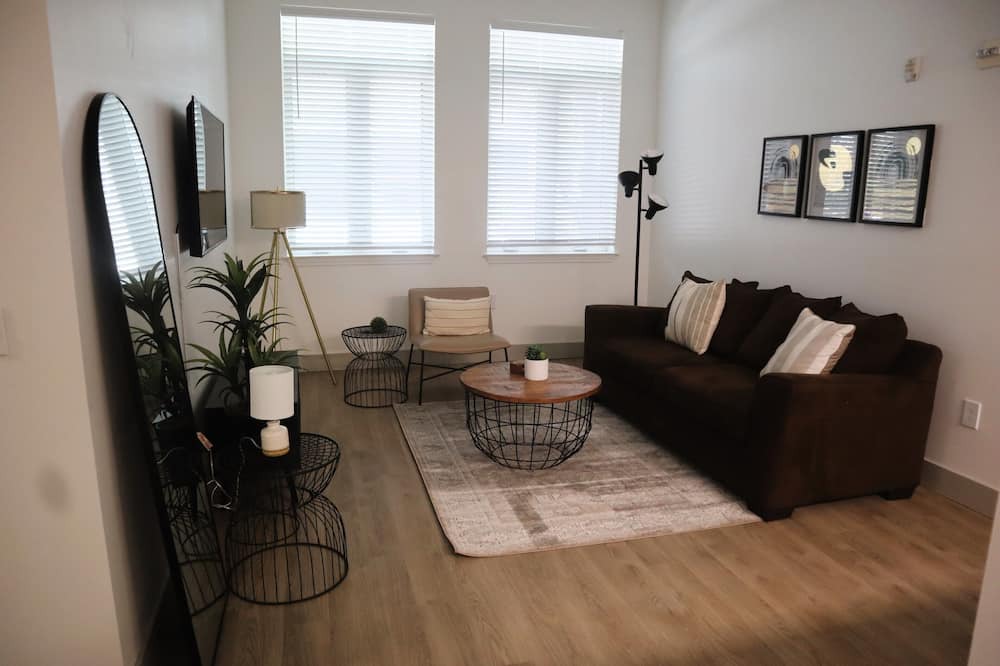Photo of Livingroom in Third Ward