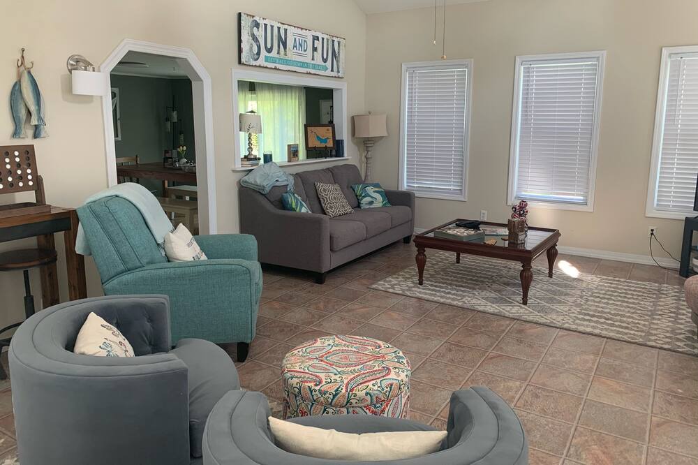 Photo of Livingroom in Olivia