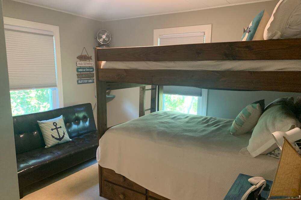 Photo of Bedroom in Olivia