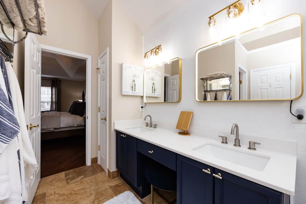 Photo of Bathroom in Moores Chapel