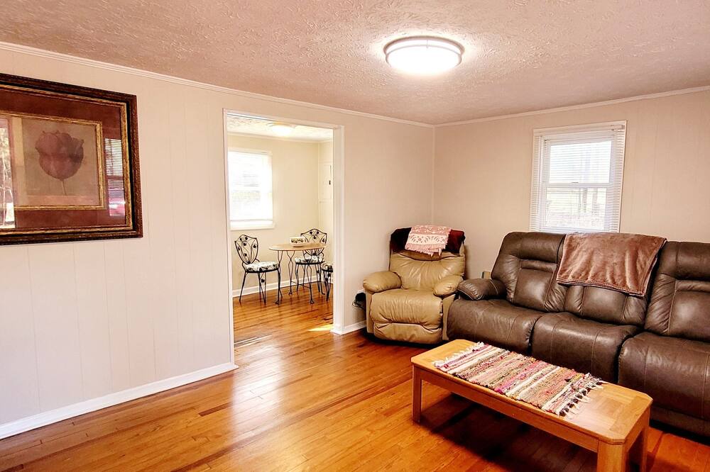 Photo of Livingroom in Cameron