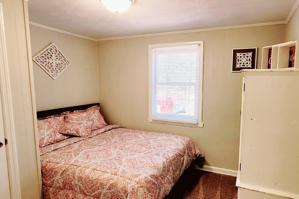 Photo of Bedroom in Cameron
