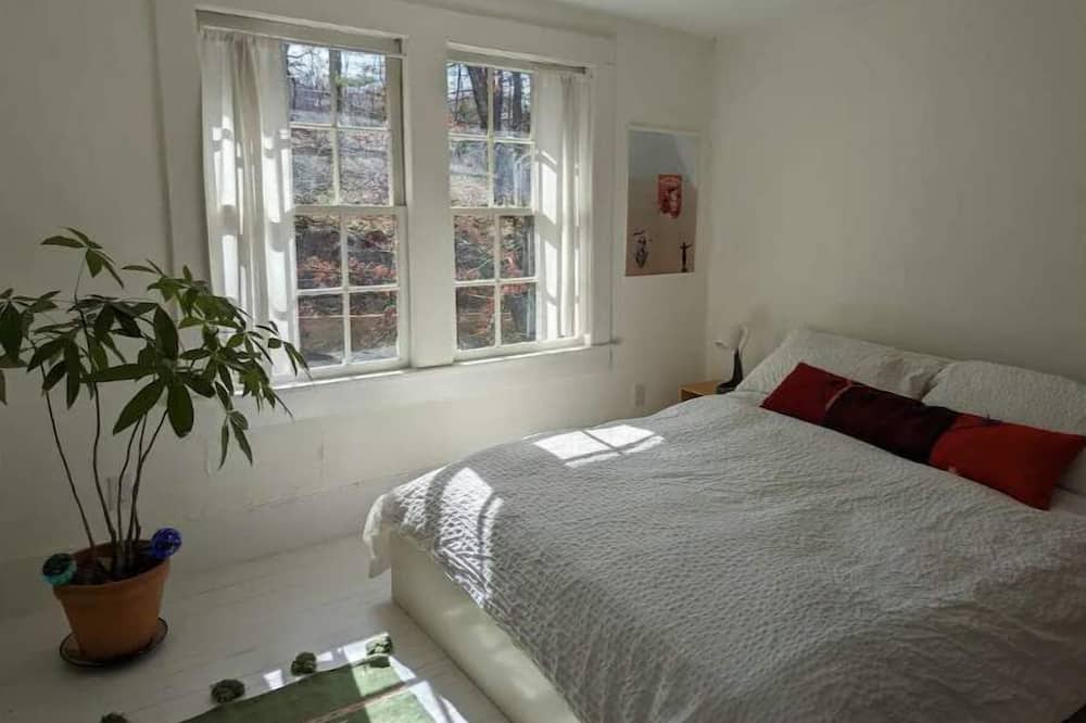 Photo of Bedroom in East End - Valley Street