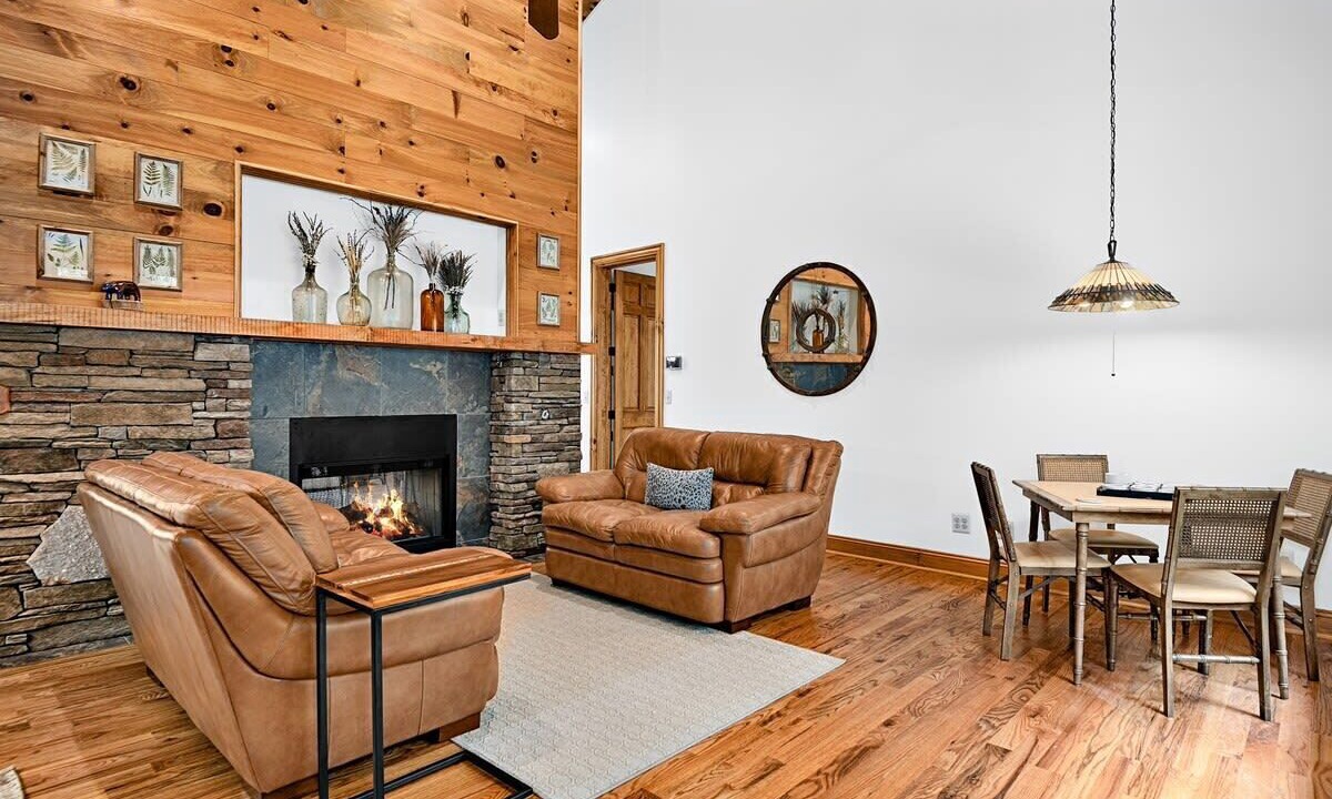 Photo of Livingroom in Hendersonville