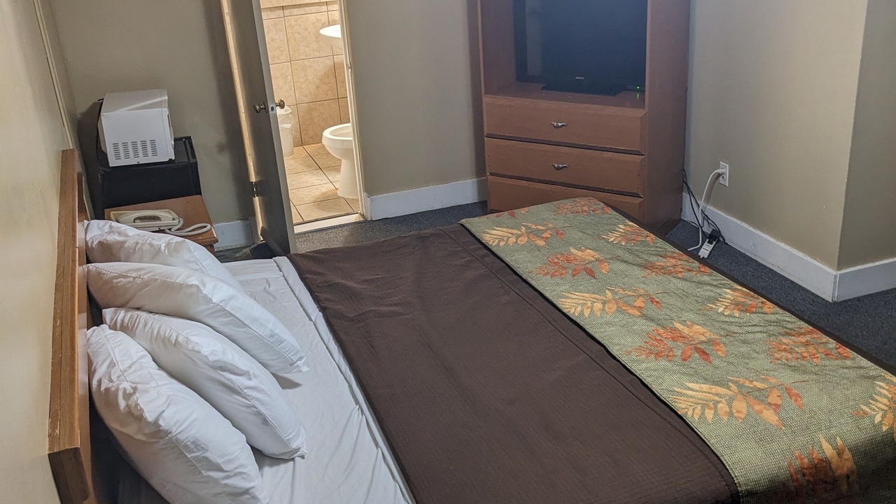 Photo of Bedroom in Hendersonville