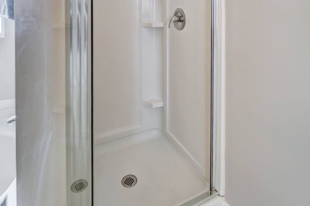 Photo of Bathroom in Toddville Road