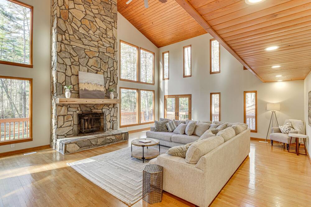 Photo of Livingroom in Morganton