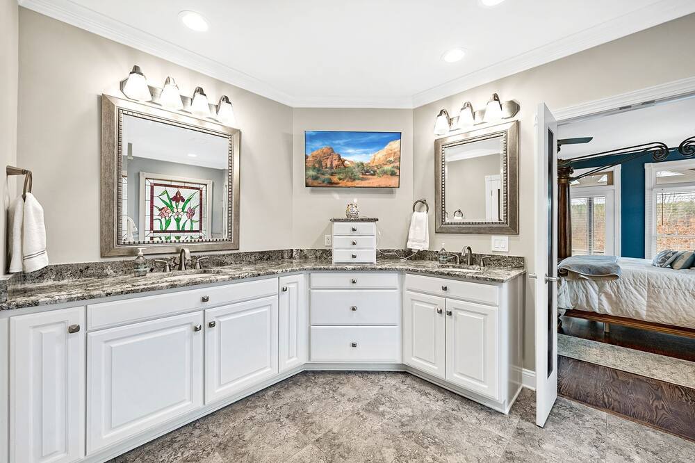Photo of Bathroom in Semora