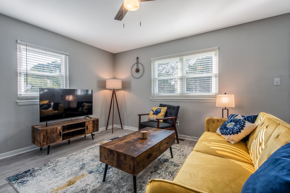 Photo of Livingroom in East Raleigh