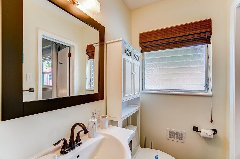 Photo of Bathroom in Ashbrook - Clawson Village