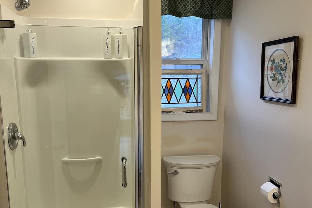 Photo of Bathroom in Hickory