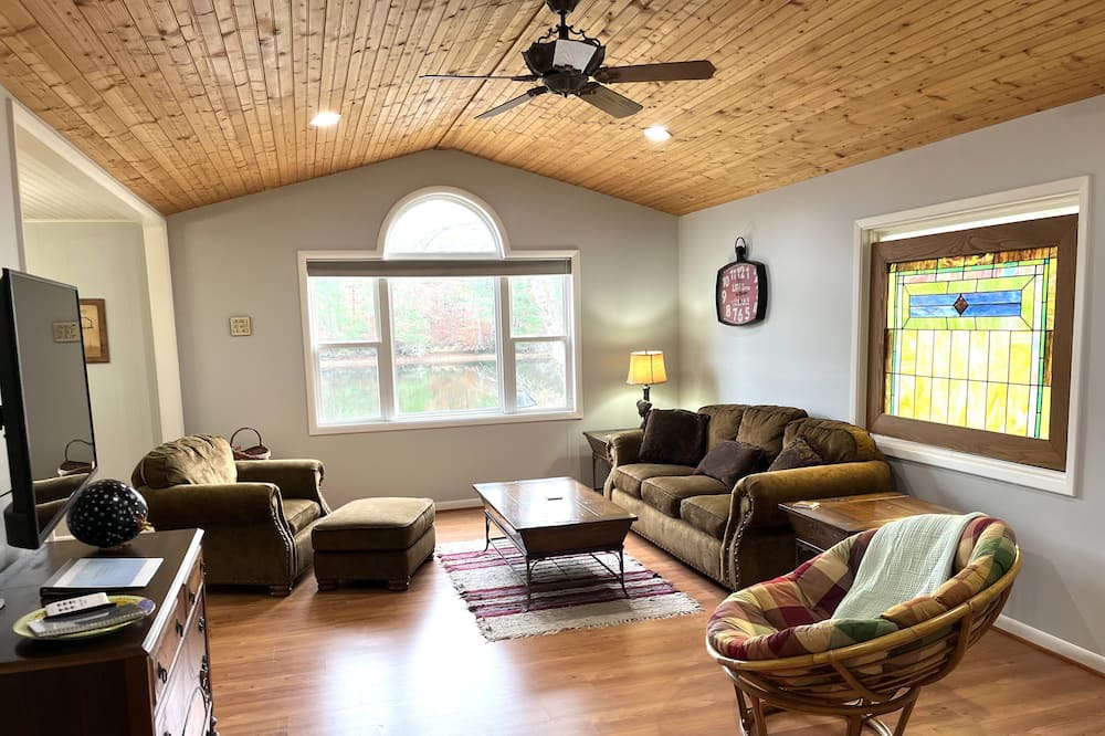 Photo of Livingroom in Hickory