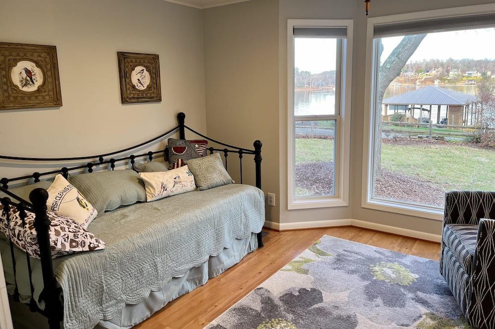 Photo of Bedroom in Hickory