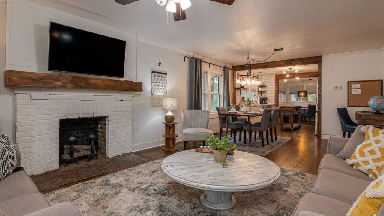 Photo of Livingroom in Candler