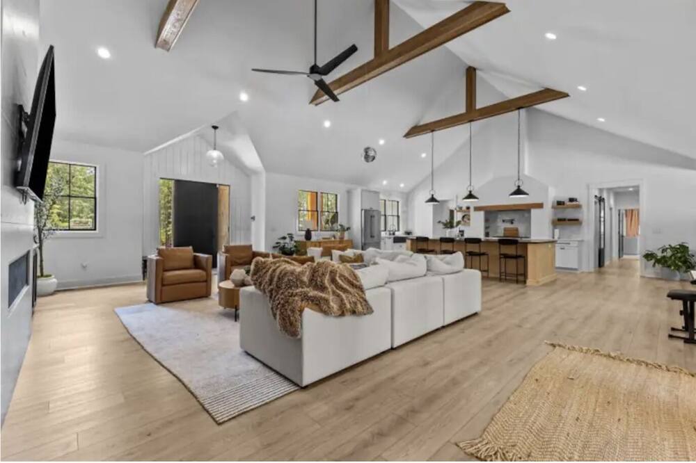 Photo of Livingroom in Lemon Springs