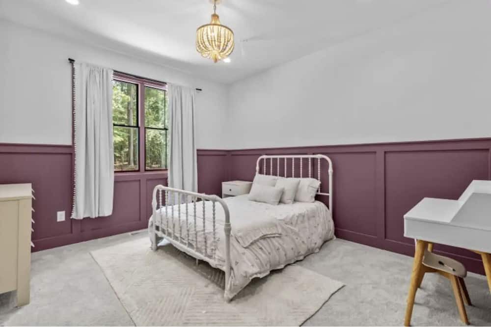 Photo of Bedroom in Lemon Springs